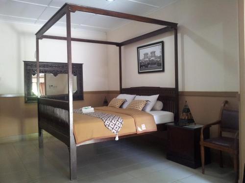 Hostal Ndalem Suratin Guesthouse