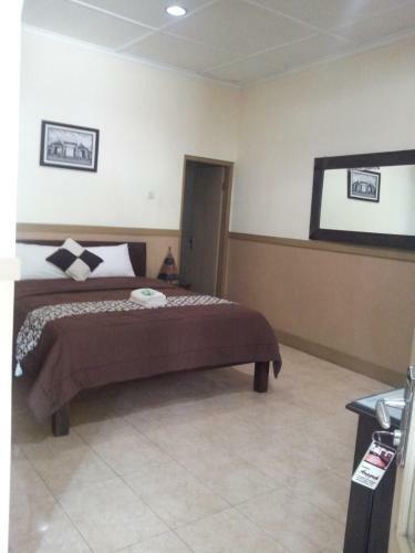 Hostal Ndalem Suratin Guesthouse