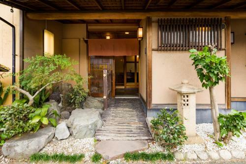 Hostal Tessen Guesthouse