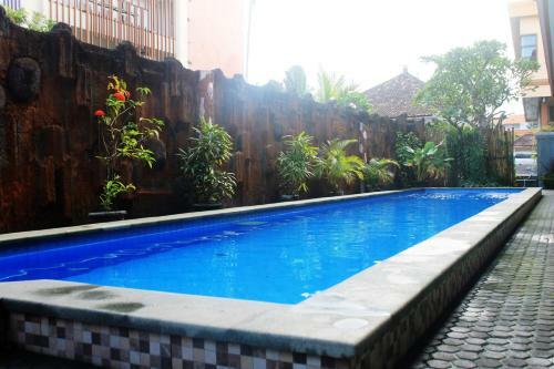Hotel Taxa Inn Kuta Raya