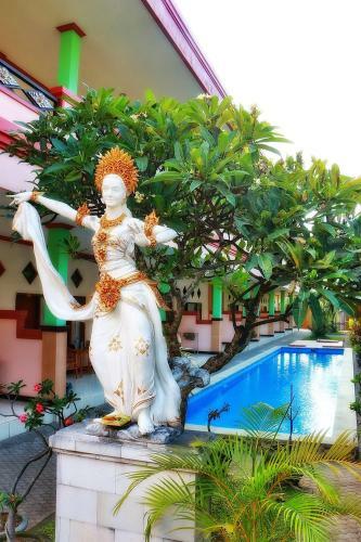 Hotel Taxa Inn Kuta Raya