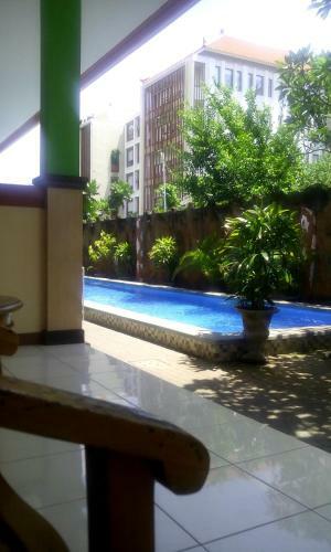 Hotel Taxa Inn Kuta Raya