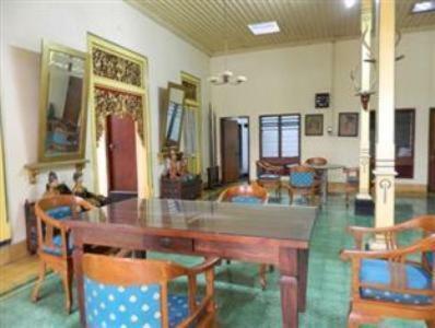 Hostal Metro Guest House