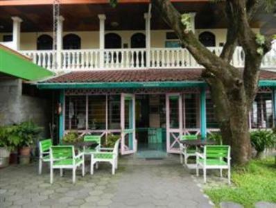 Hostal Metro Guest House