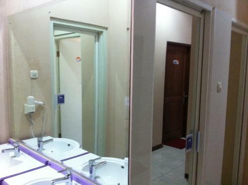 Cabin Hotel Sutomo
