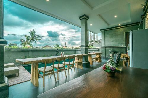 Hostal Three Dewi's Guest House