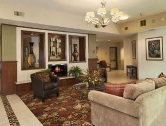 Holiday Inn Express Hotel & Suites