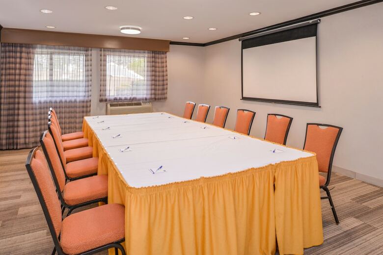 Hotel Holiday Inn Exp. Palm Desert-rancho Mirage/golf(.)