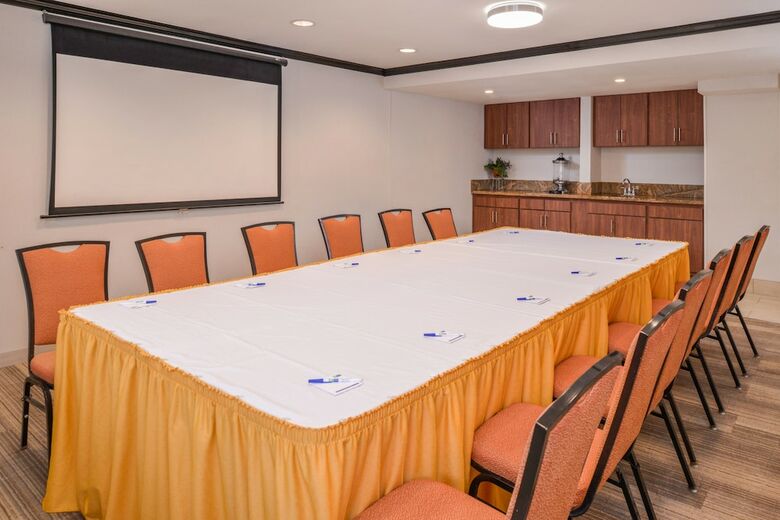 Hotel Holiday Inn Exp. Palm Desert-rancho Mirage/golf(.)