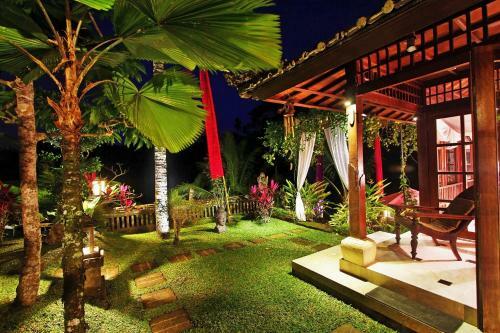 The Mahogany Villa