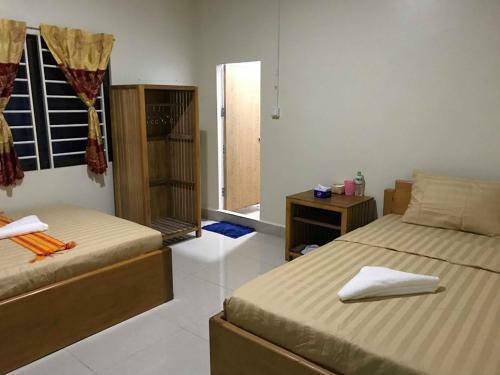 Hostal Manel Guesthouse And Restaurant