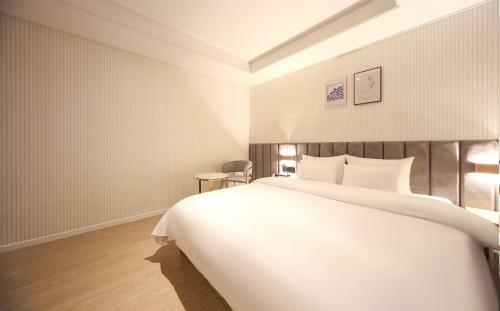 Motel Hotel Lazy Heaven