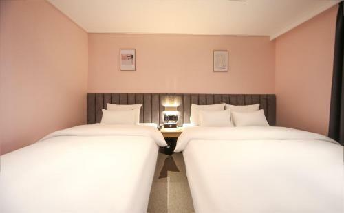 Motel Hotel Lazy Heaven