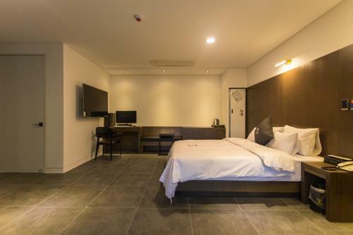 The City Hotel