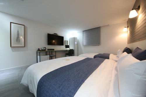 Two Nights Business Hotel