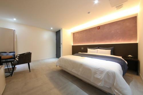 Two Nights Business Hotel