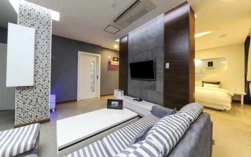 Urban Stay Hotel