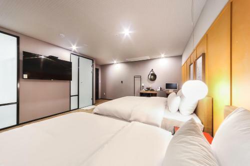 Seomyeon Brown-dot Hotel Gold