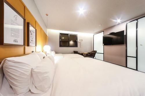 Seomyeon Brown-dot Hotel Gold