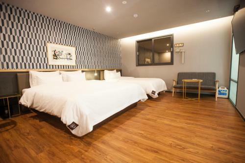 Seomyeon Brown-dot Hotel Gold