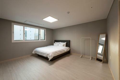 Seomyeon Brown-dot Hotel Gold