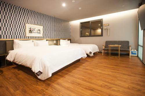 Seomyeon Brown-dot Hotel Gold