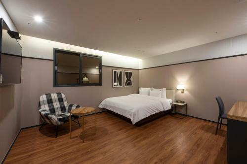 Seomyeon Brown-dot Hotel Gold