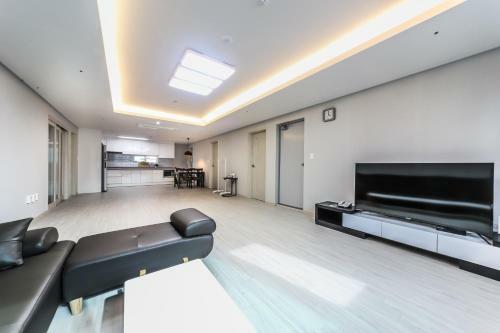 Seomyeon Brown-dot Hotel Gold