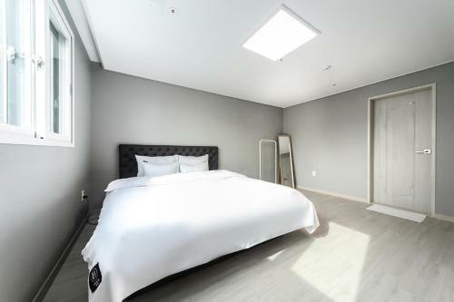Seomyeon Brown-dot Hotel Gold