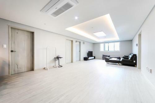 Seomyeon Brown-dot Hotel Gold