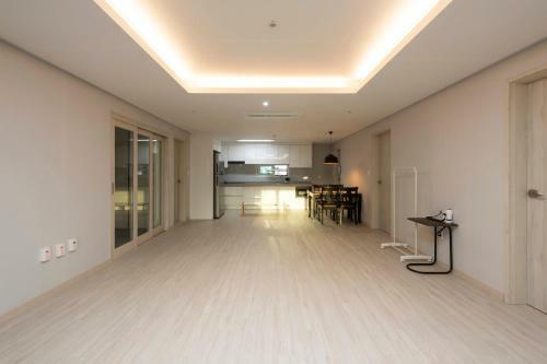 Seomyeon Brown-dot Hotel Gold