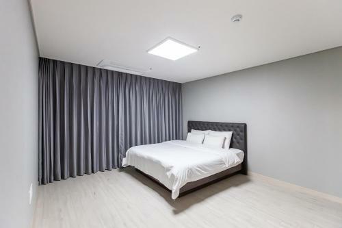 Seomyeon Brown-dot Hotel Gold