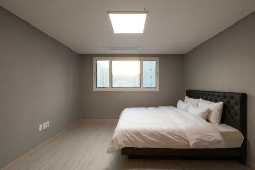 Seomyeon Brown-dot Hotel Gold