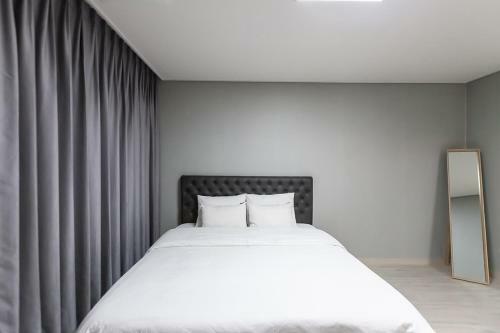 Seomyeon Brown-dot Hotel Gold