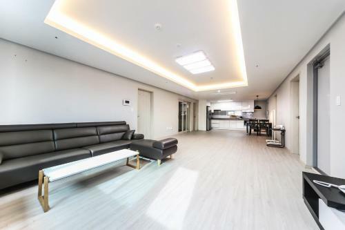 Seomyeon Brown-dot Hotel Gold