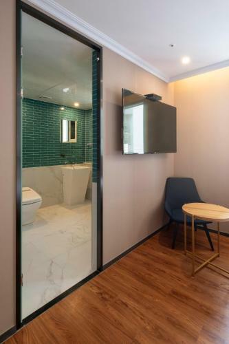 Seomyeon Brown-dot Hotel Gold