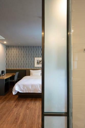 Seomyeon Brown-dot Hotel Gold