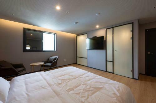 Seomyeon Brown-dot Hotel Gold
