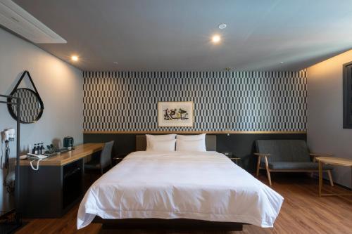 Seomyeon Brown-dot Hotel Gold