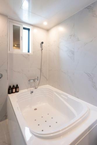 Seomyeon Brown-dot Hotel Gold