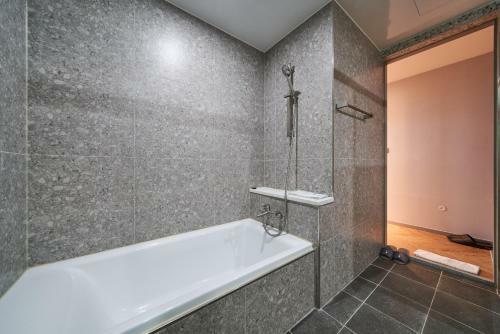 Bardot Hotel Busan Gupo