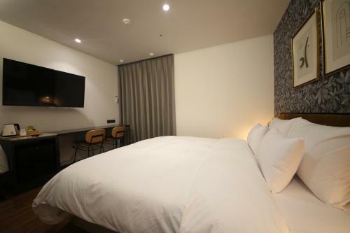 Motel Brown Dot Hotel Sajik Stadium
