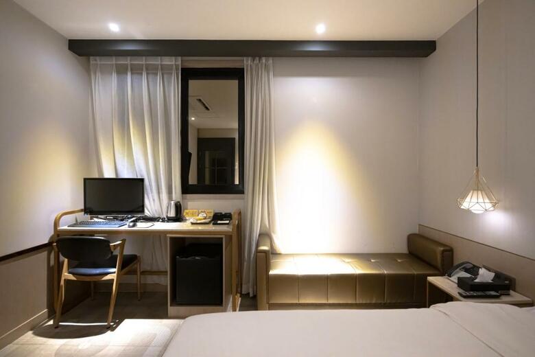 Hound Hotel Seomyeon-beomcheon