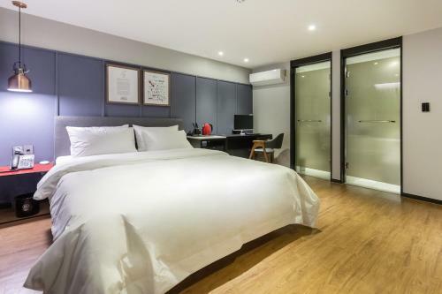 Brown Dot Hotel Centum