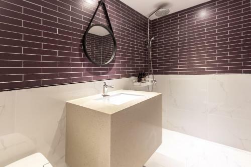 Brown Dot Hotel Centum