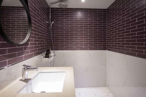 Brown Dot Hotel Centum