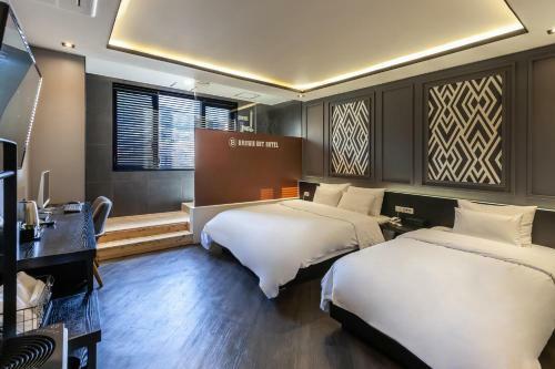 Beomil Brown Dot Hotel