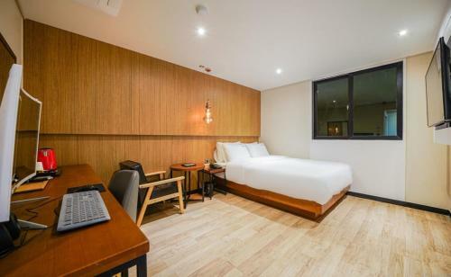 The Stone Bridge Hotel Dongnae
