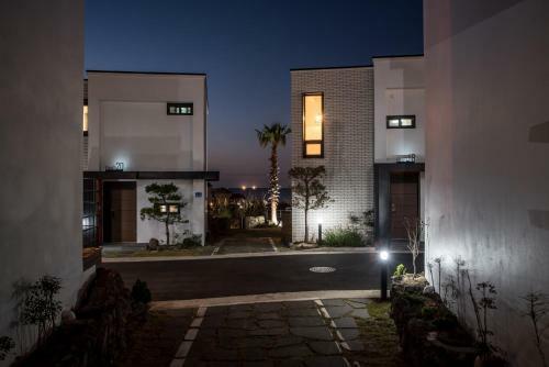 Villa Aewol Bada Town House