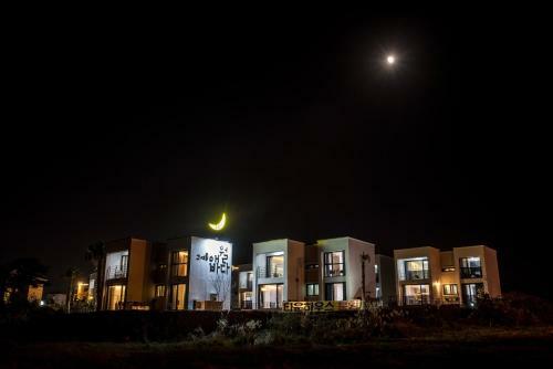 Villa Aewol Bada Town House